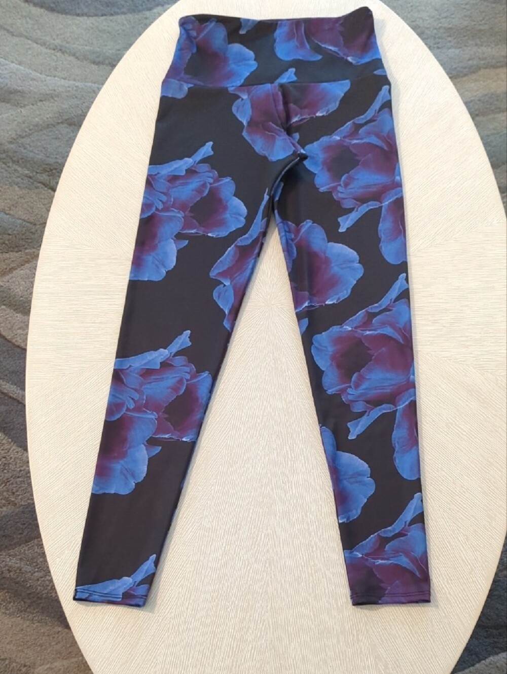 Onzie Flow black LeggingsActivewear with Blue/Purple Floral Accent M/L
